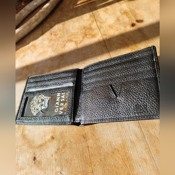 Sold-Versace Bifold Wallet New - Picture 3 of 5